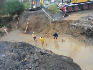 Das Fundament muss zunächst trocken gelegt werden